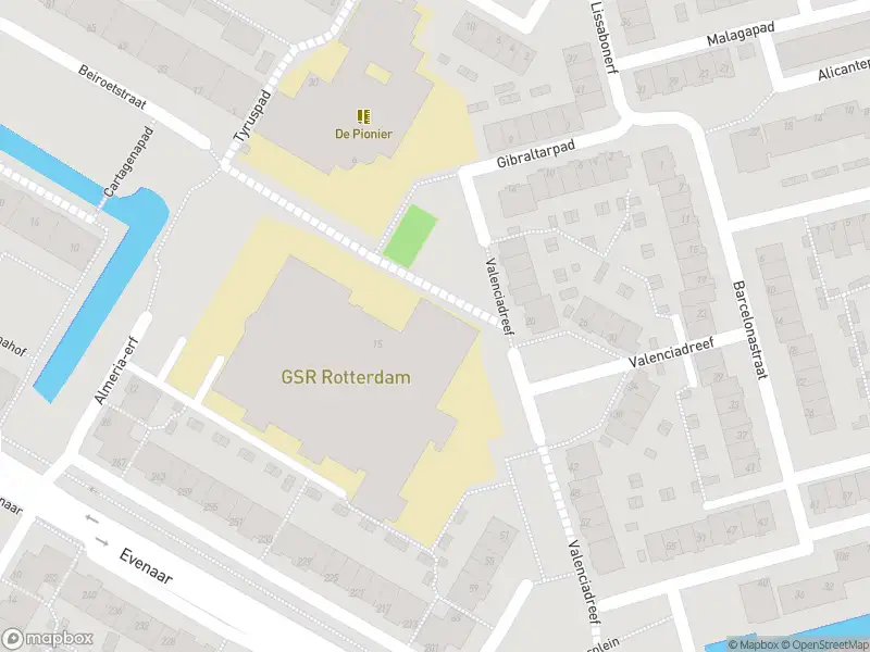 Ambulance met grote spoed naar de Valenciadreef in Rotterdam