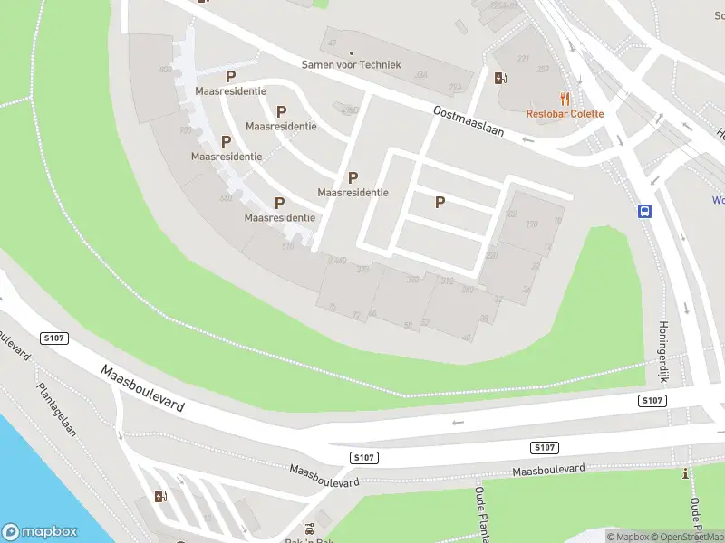 Ambulance met gepaste spoed naar de Oostmaaslaan in Rotterdam