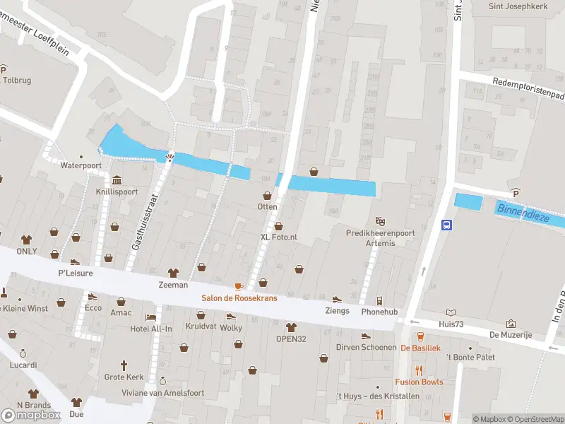 Brandweer met gepaste spoed naar de Nieuwstraat in 's-Hertogenbosch vanwege wateroverlast