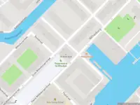 Ambulance met grote spoed naar de Wittenburgergracht in Amsterdam