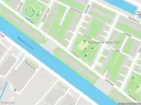 Ambulance met grote spoed naar de Leliëndaal in Diemen