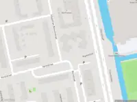 Ambulance met grote spoed naar de Rigolettohof in Leiden