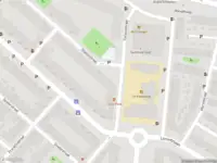 Ambulance met grote spoed naar de Stationstraat in Schiedam