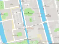 Ambulance met grote spoed naar de Eva van Hoogeveenshof in Leiden