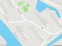 Ambulance met grote spoed naar de Van Adrichemweg in Rotterdam