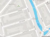 Ambulance met grote spoed naar de Klein-Coolstraat in Rotterdam