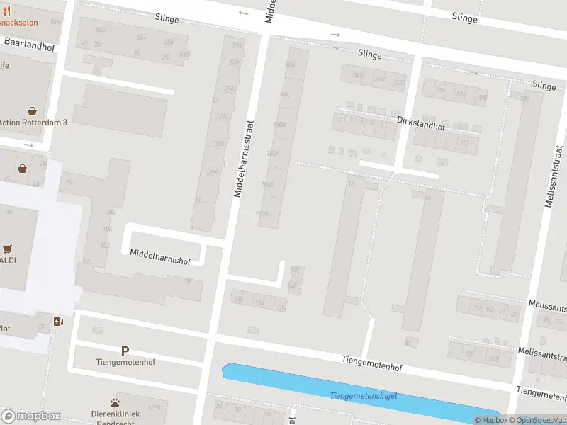 Ambulance met grote spoed naar de Middelharnisstraat in Rotterdam