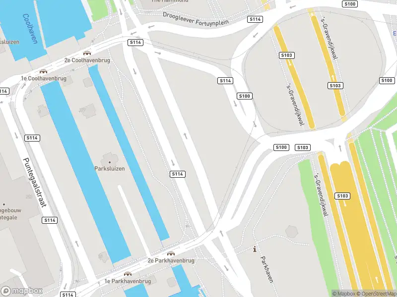 Ambulance met grote spoed naar de Westzeedijk in Rotterdam