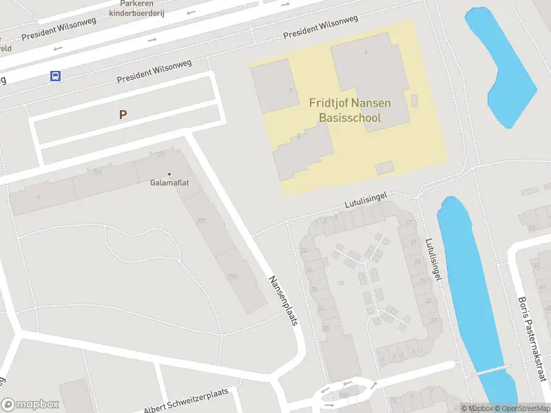 Ambulance met grote spoed naar de Nansenplaats in Rotterdam