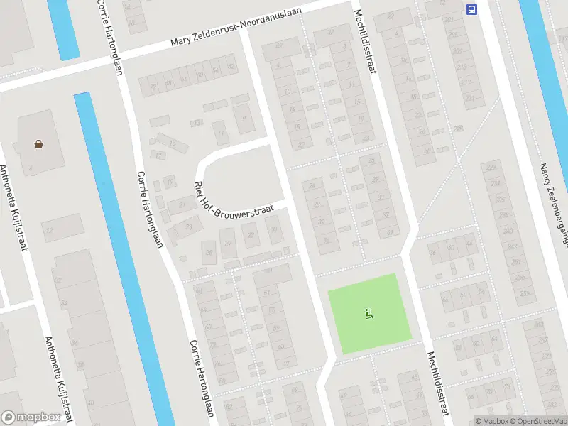 Ambulance met grote spoed naar de Riet Hof-Brouwerstraat in Rotterdam