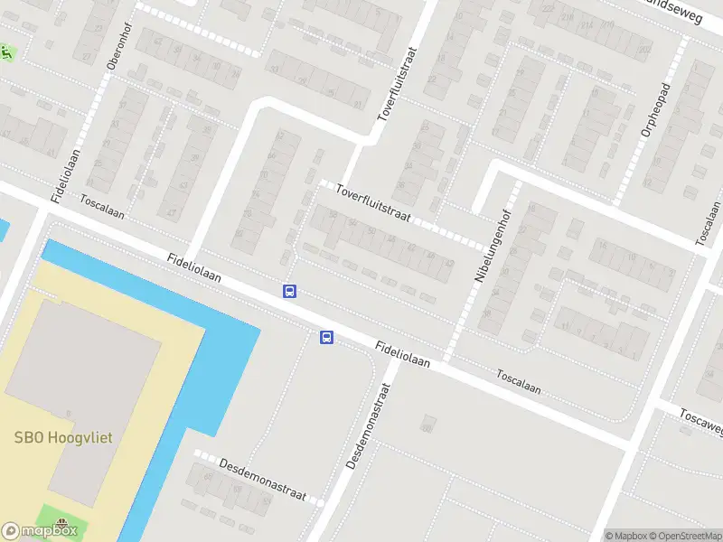 Ambulance met gepaste spoed naar de Fideliolaan in Hoogvliet Rotterdam