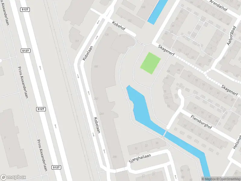 Ambulance met gepaste spoed naar de Kobelaan in Rotterdam