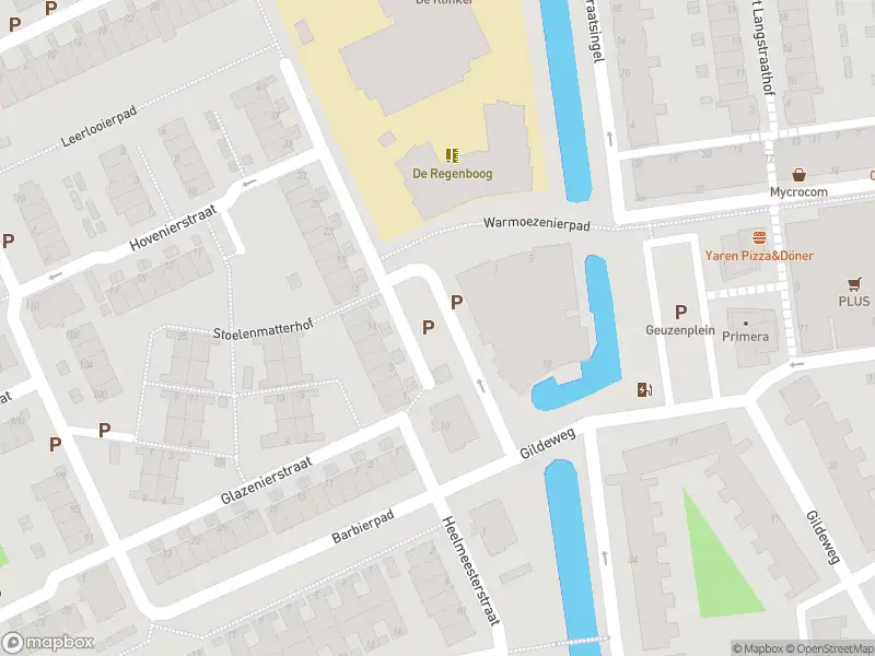 Ambulance met gepaste spoed naar de Warmoezenierstraat in Schiedam