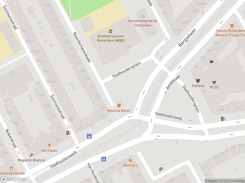 Ambulance met grote spoed naar de Stadhoudersweg in Rotterdam