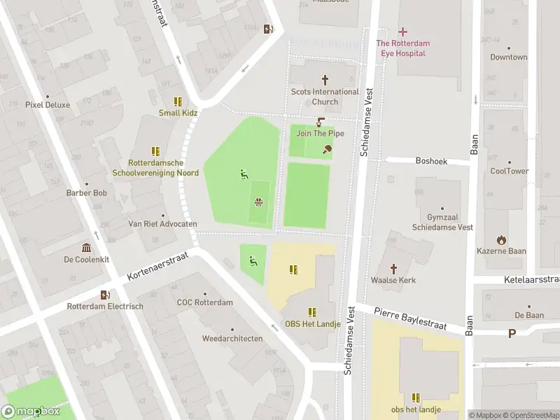 Ambulance met grote spoed naar de Schiedamsesingel in Rotterdam