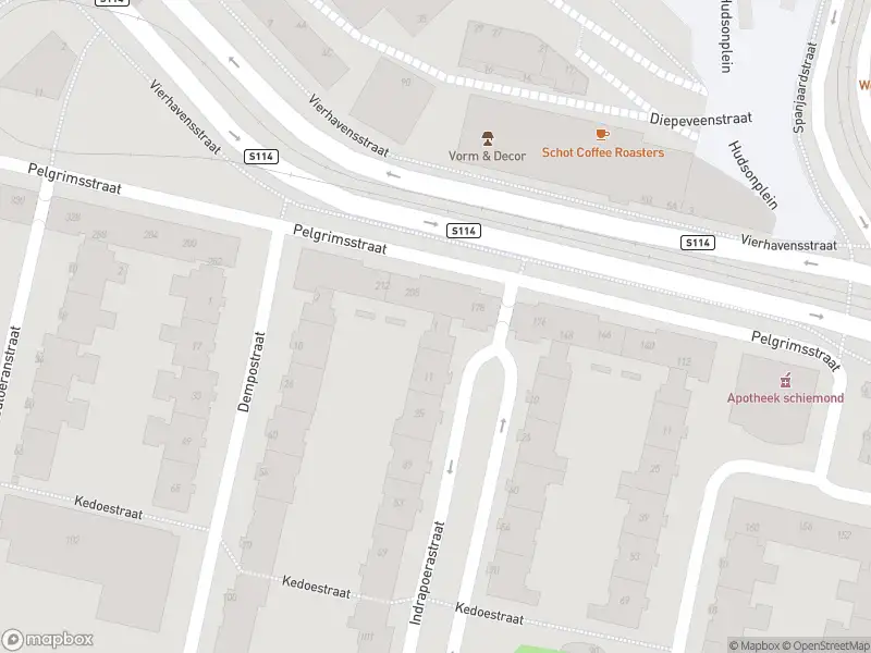 Ambulance met gepaste spoed naar de Indrapoerastraat in Rotterdam