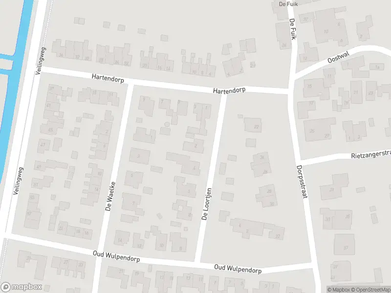 Ambulance met grote spoed naar de De Loortjen in Warmenhuizen