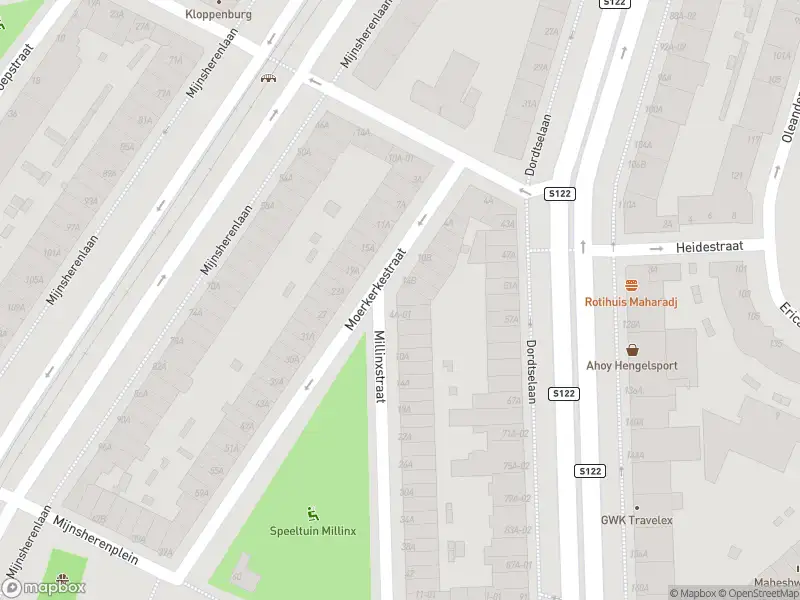 Ambulance met gepaste spoed naar de Millinxstraat in Rotterdam