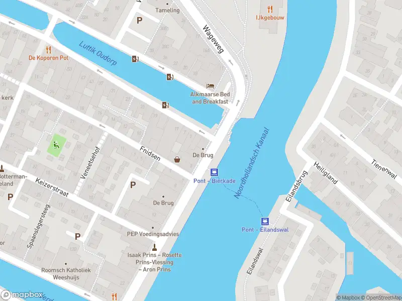 Ambulance met grote spoed naar de Bierkade in Alkmaar