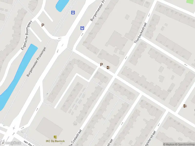 Ambulance met gepaste spoed naar de Groen van Prinstererstraat in Vlaardingen