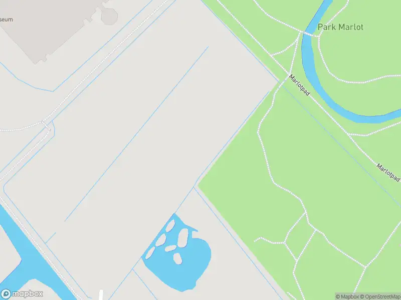 Ambulance met grote spoed naar de Van Hoeylaan in 's-Gravenhage