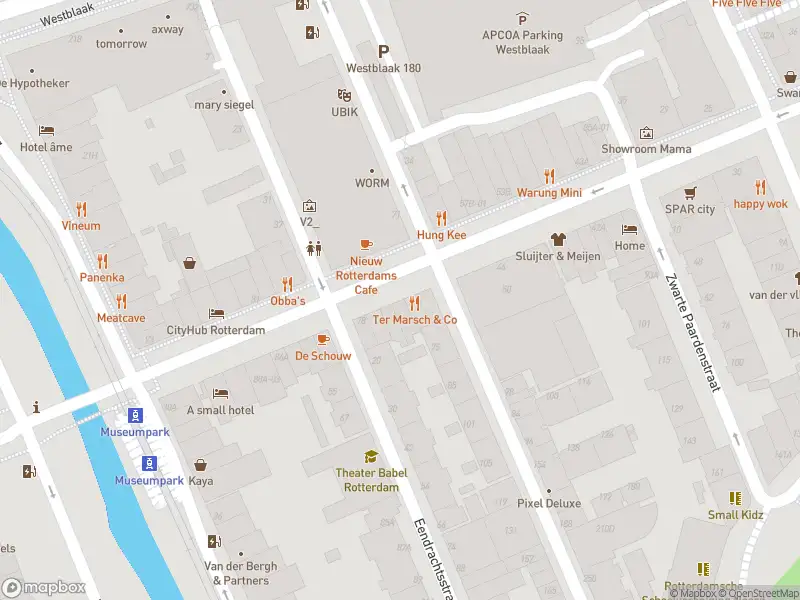 Ambulance met gepaste spoed naar de Boomgaardsstraat in Rotterdam