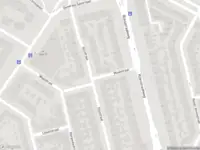 Ambulance met grote spoed naar de Waalstraat in Haarlem