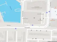 Ambulance met grote spoed naar de Rijnhavenkade in Alphen aan den Rijn