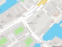 Ambulance met gepaste spoed naar de IJ-tunnel in Amsterdam