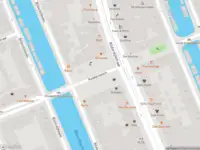 Ambulance met grote spoed naar de Kwakersplein in Amsterdam