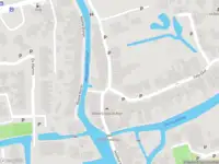 Politie met gepaste spoed naar de Leeuwarderweg in Wergea