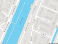 Ambulance met grote spoed naar de Kanaalweg Westzijde in Hellevoetsluis