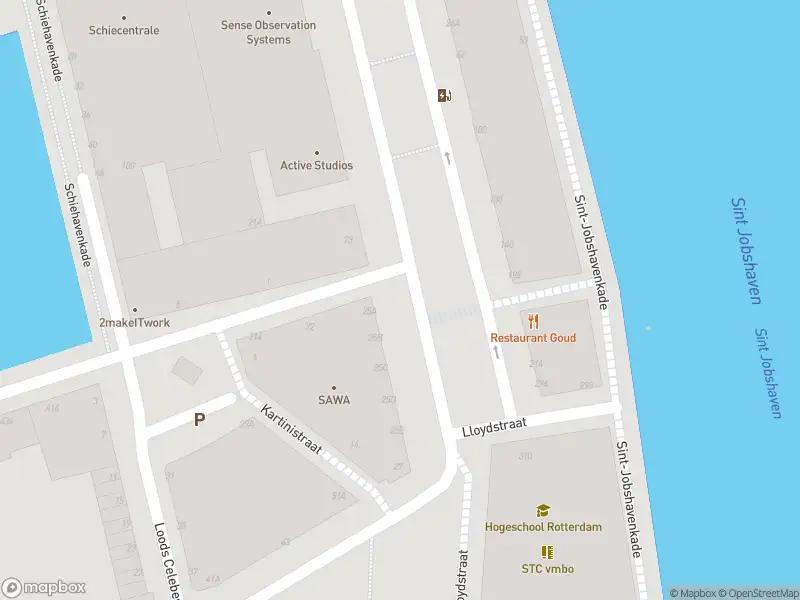 Ambulance met gepaste spoed naar de Lloydstraat in Rotterdam