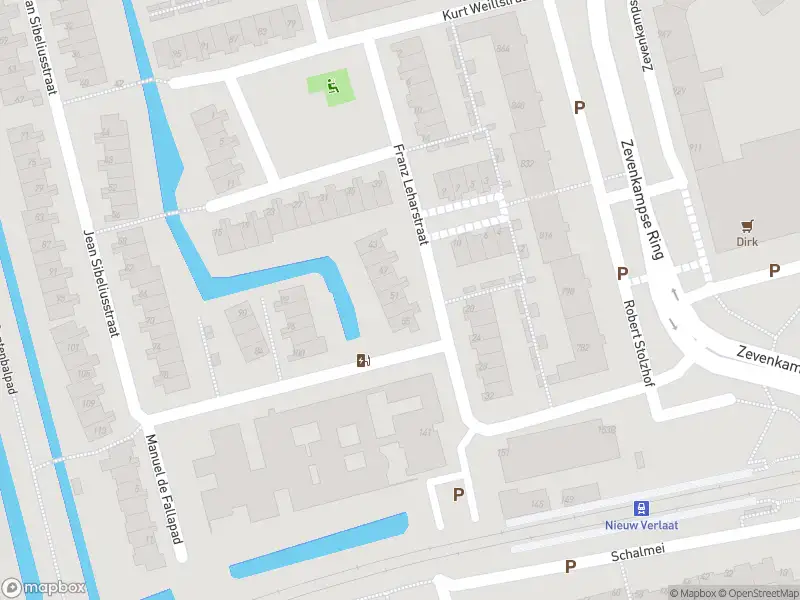 Ambulance met grote spoed naar de Franz Leharstraat in Rotterdam