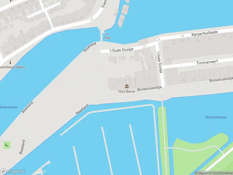 Ambulance met grote spoed naar de Binnenluiendijk in Hoorn