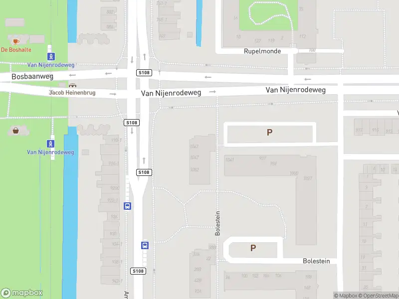 Ambulance met grote spoed naar de Van Nijenrodeweg in Amsterdam