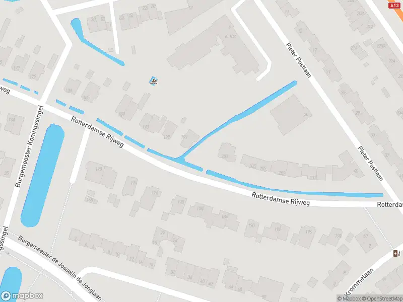 Brandweer met gepaste spoed naar de Van Adrichemweg in Rotterdam vanwege wateroverlast