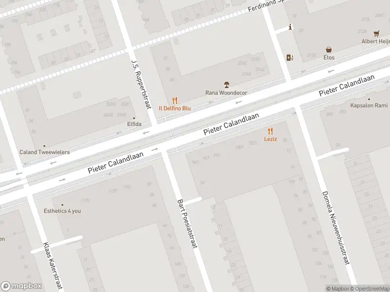 Ambulance met grote spoed naar de Koos Vorrinkweg in Amsterdam