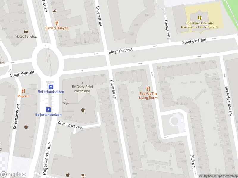 Ambulance met gepaste spoed naar de Beverstraat in Rotterdam