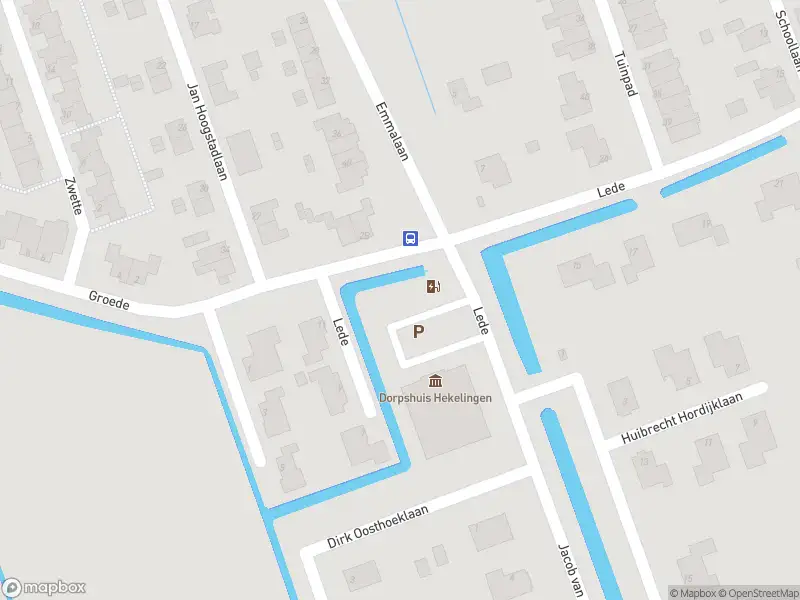 Ambulance met gepaste spoed naar de Dorpsstraat in Hekelingen