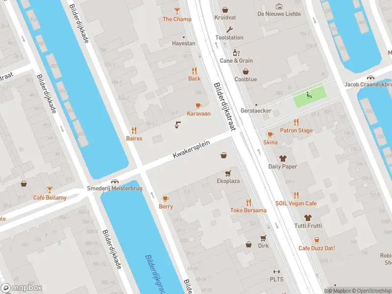 Ambulance met gepaste spoed naar de Kwakersplein in Amsterdam