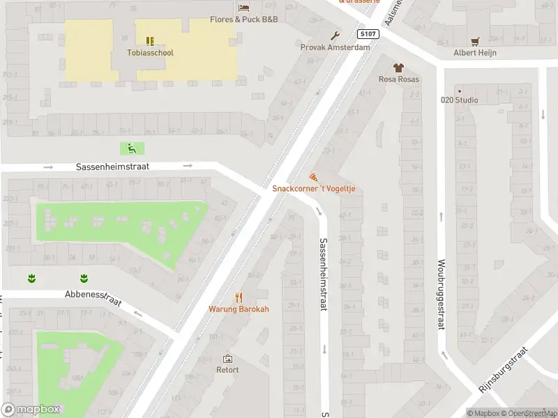 Ambulance met gepaste spoed naar de Sassenheimstraat in Amsterdam