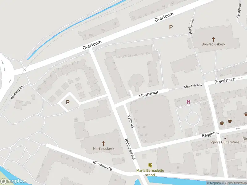 Ambulance met gepaste spoed naar de Kerkplein in Medemblik vanwege waarnemen gaslucht