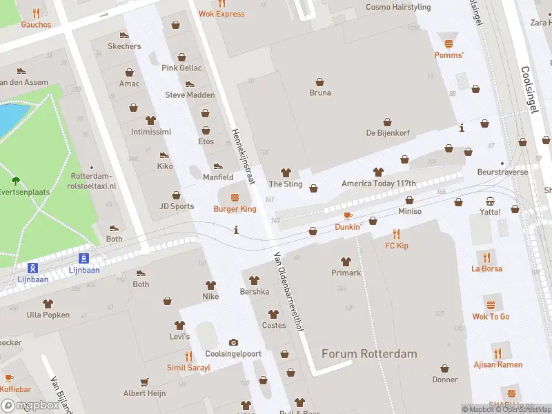 Ambulance met grote spoed naar de Van Oldenbarneveltplaats in Rotterdam