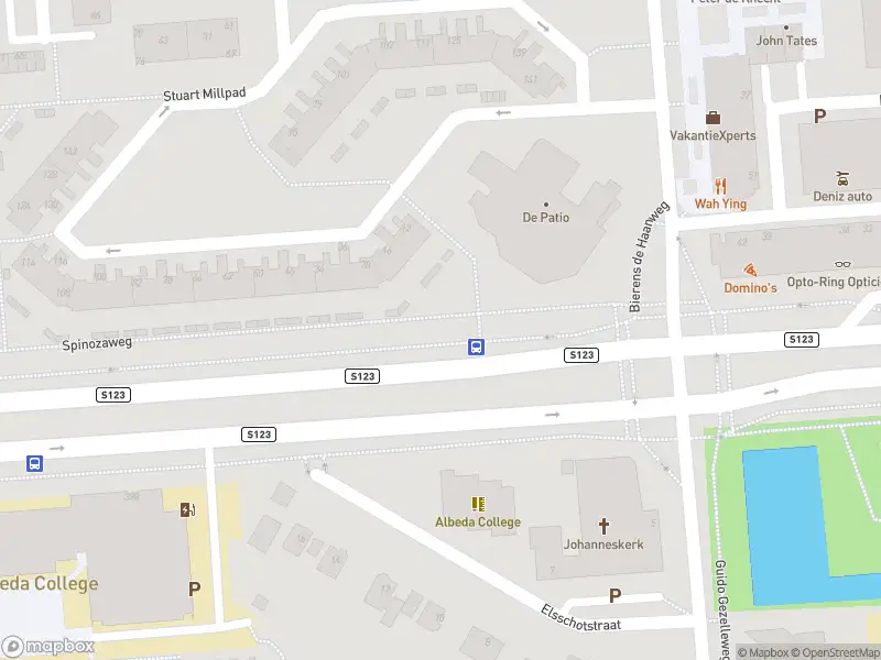 Ambulance met gepaste spoed naar de Spinozaweg in Rotterdam