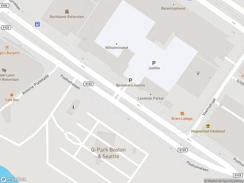 Ambulance met gepaste spoed naar de Posthumalaan in Rotterdam