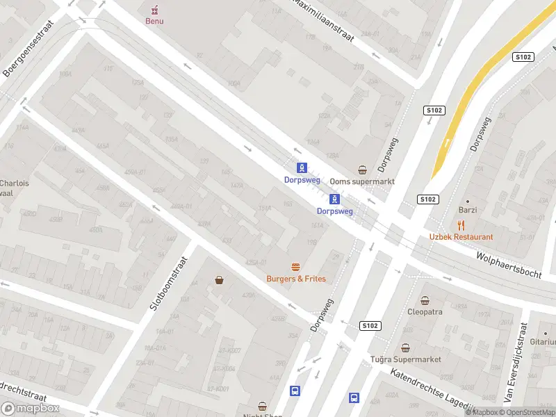 Ambulance met grote spoed naar de Wolphaertsbocht in Rotterdam