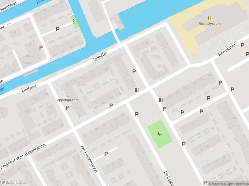 Ambulance met gepaste spoed naar de Monseigneur W.M. Bekkerslaan in Maassluis