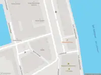 Ambulance met gepaste spoed naar de Lloydstraat in Rotterdam