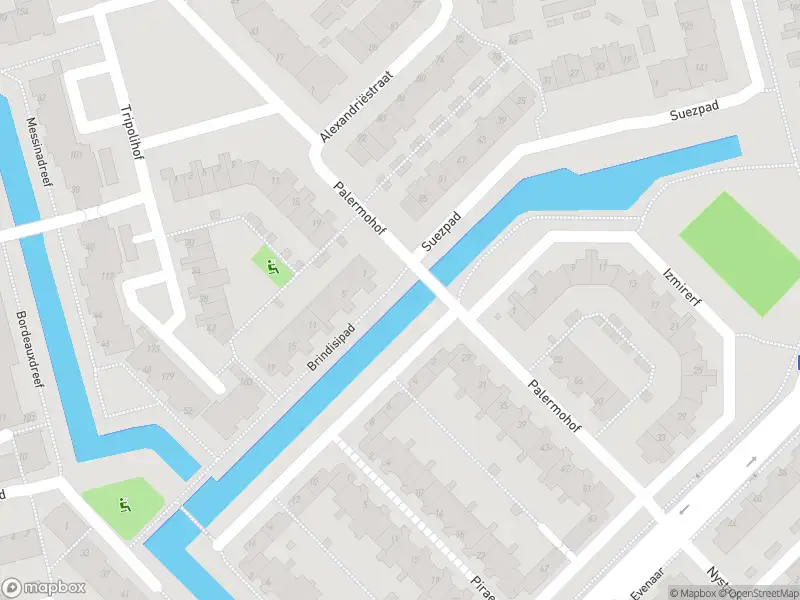 Ambulance met grote spoed naar de Palermohof in Rotterdam